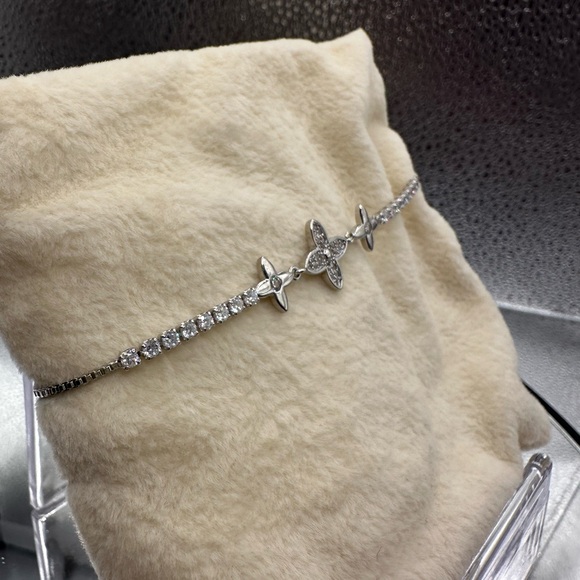 Beautiful, sparkling CZ stones make this bracelet look like a million dollars! - Picture 4 of 9